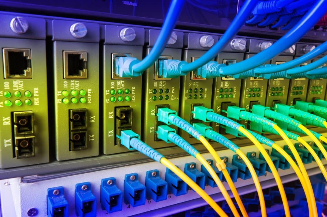 Rack-mounted fiber optic media converters with patch cables